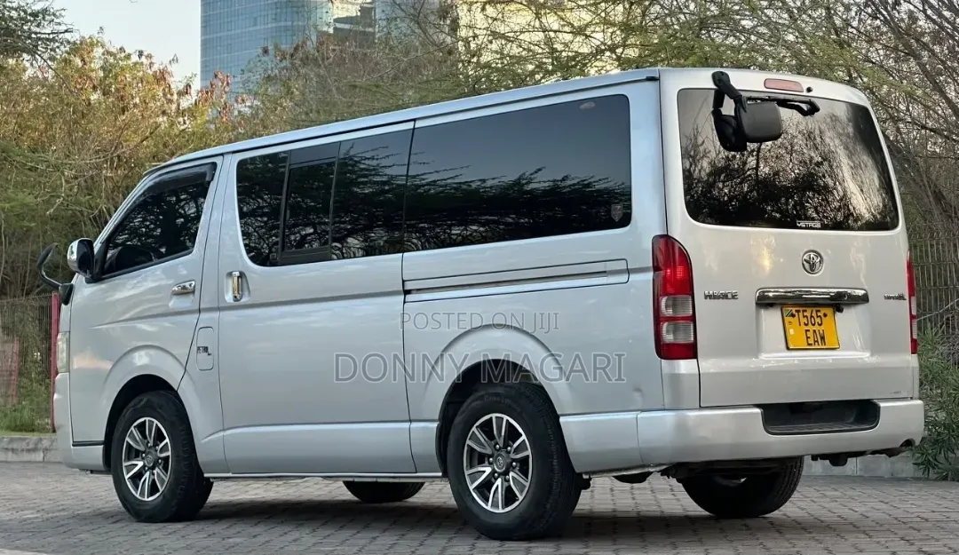 Toyota HiAce 2006 Silver