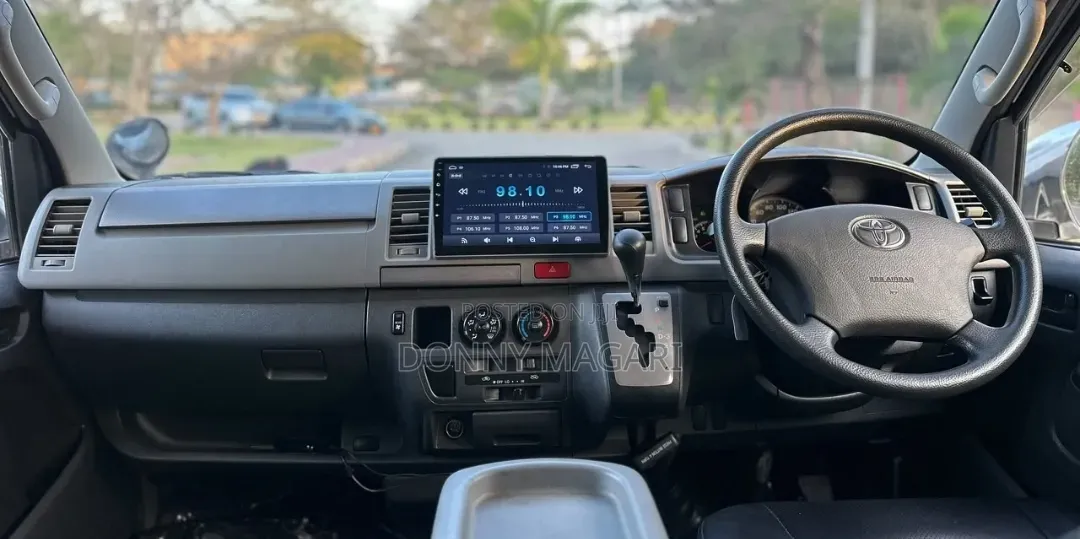 Toyota HiAce 2006 Silver