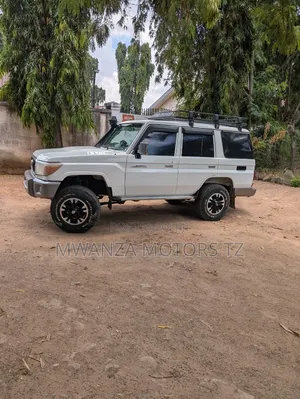 Toyota Land Cruiser 2016 White