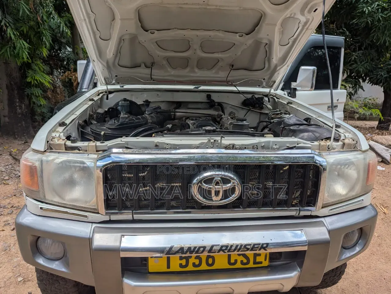 Toyota Land Cruiser 2016 White