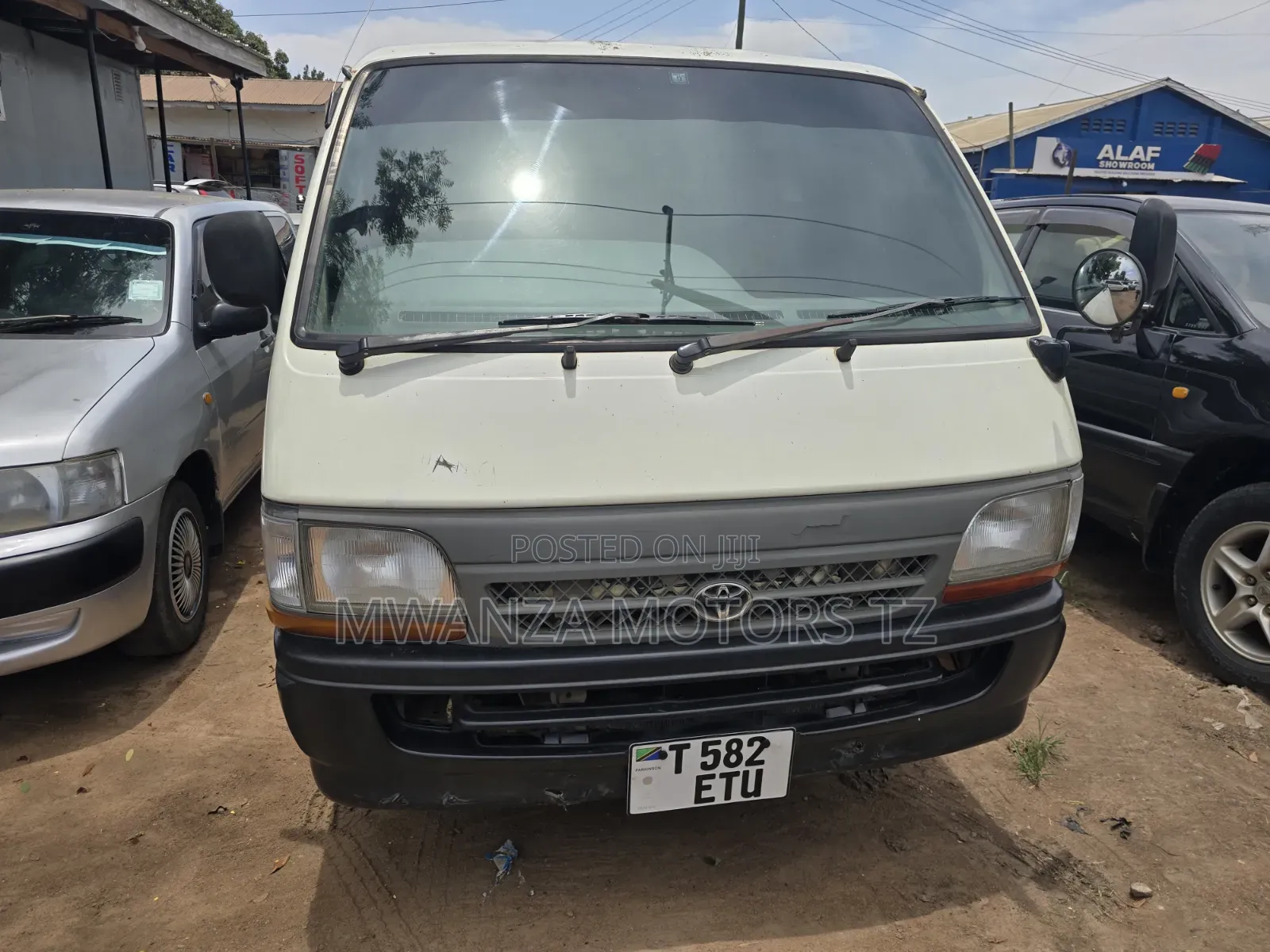 Toyota HiAce 2000 White