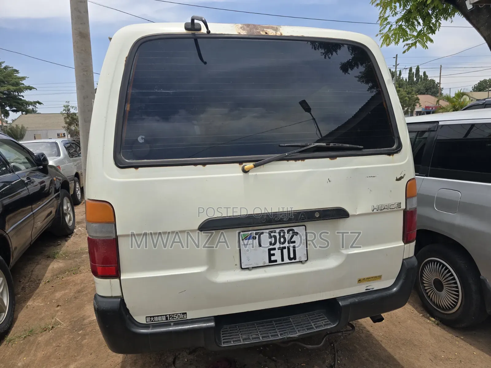 Toyota HiAce 2000 White