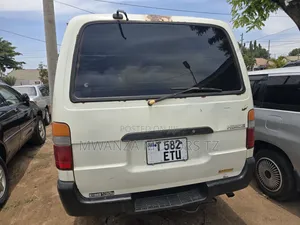 Toyota HiAce 2000 White