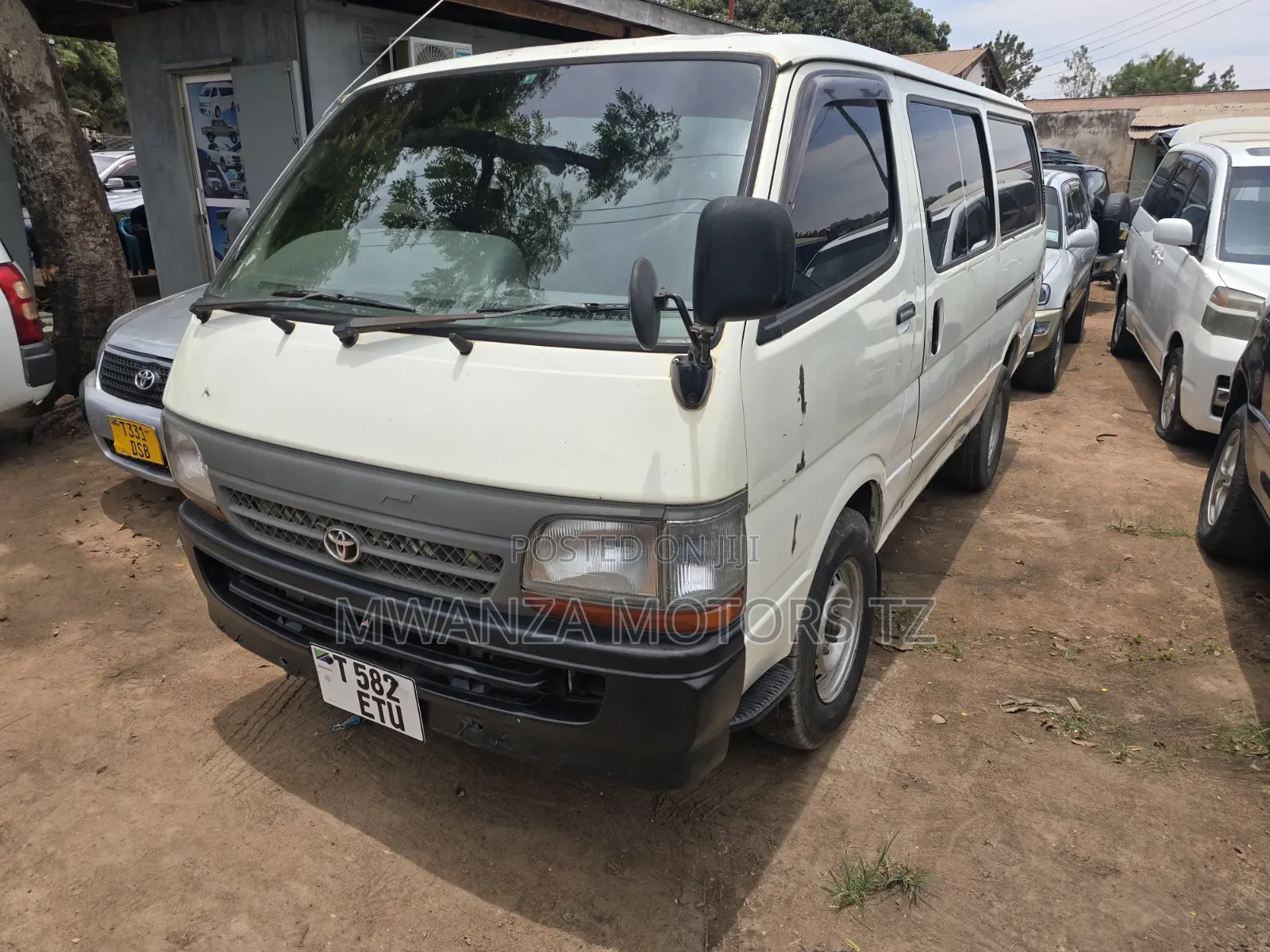 Toyota HiAce 2000 White