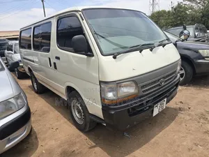 Toyota HiAce 2000 White