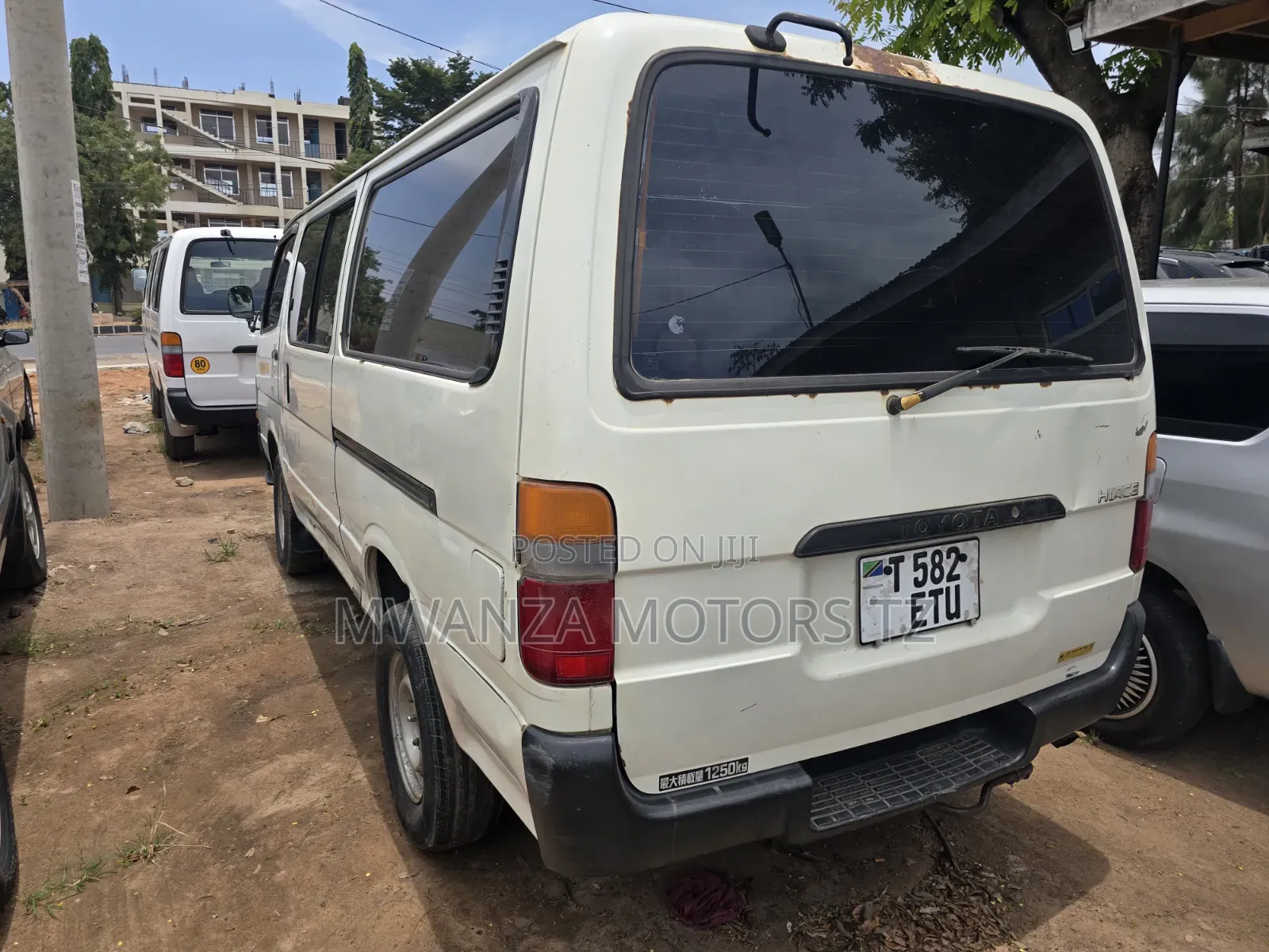 Toyota HiAce 2000 White