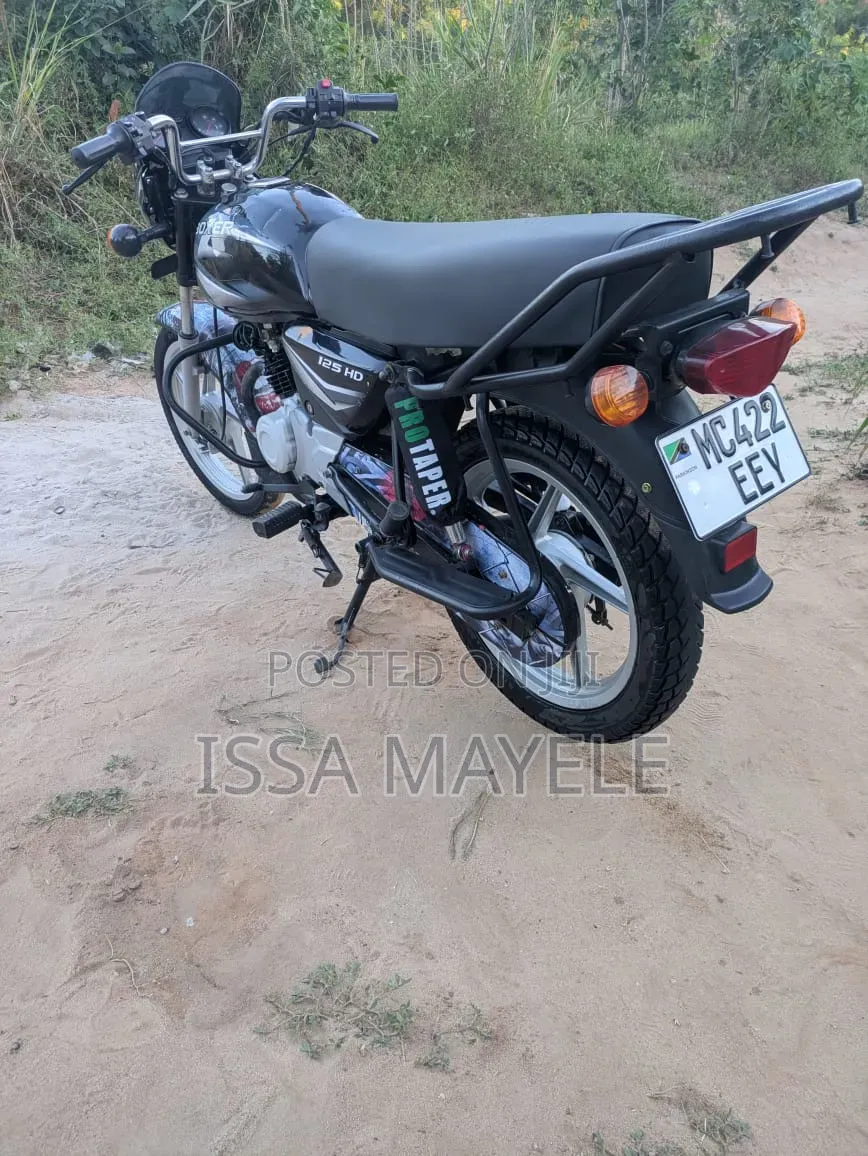 Bajaj Boxer 125 2025 Black