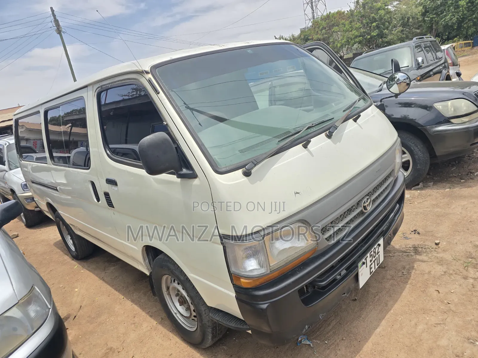 Toyota HiAce 2000 White