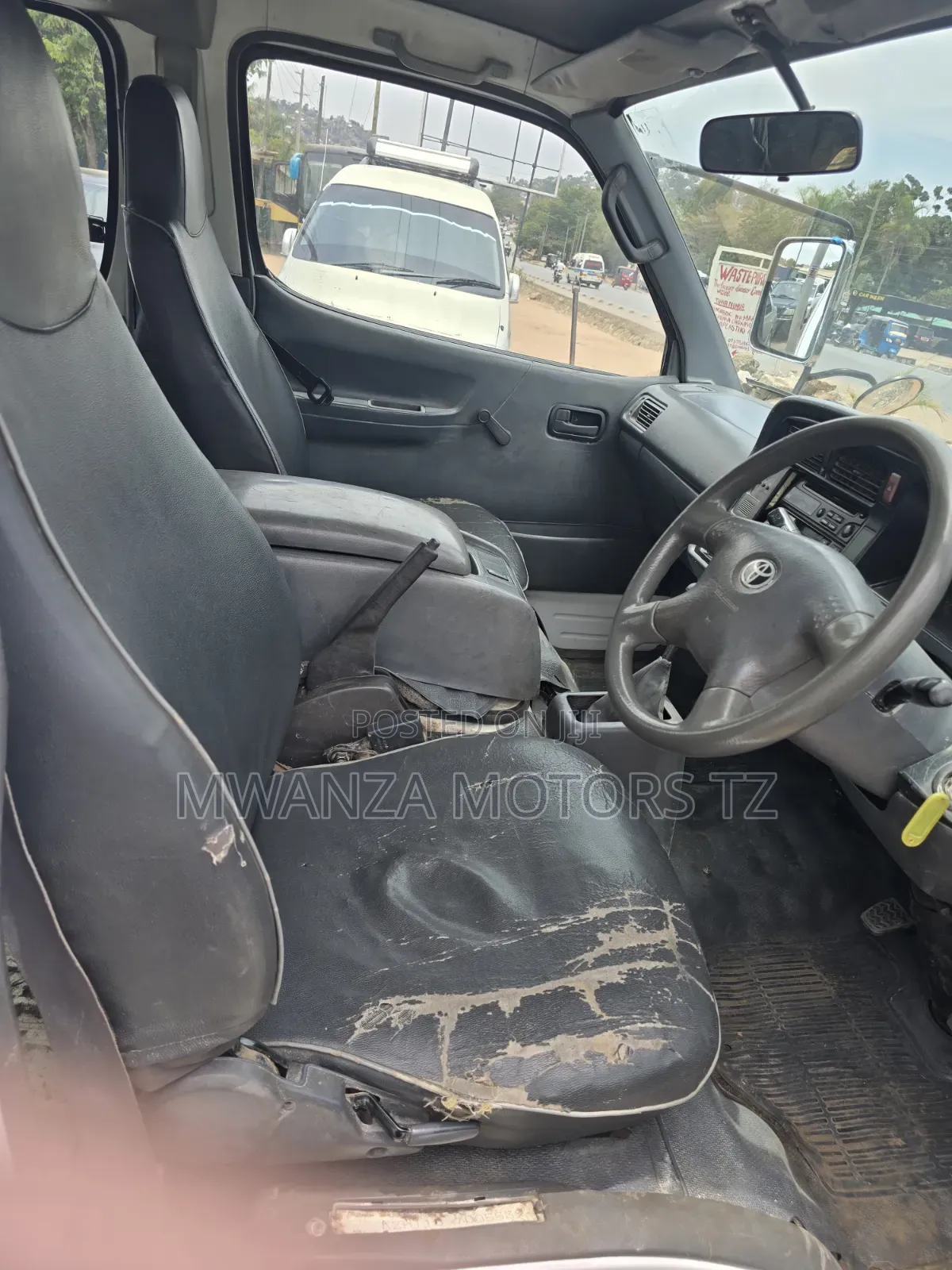 Toyota HiAce 2003 White
