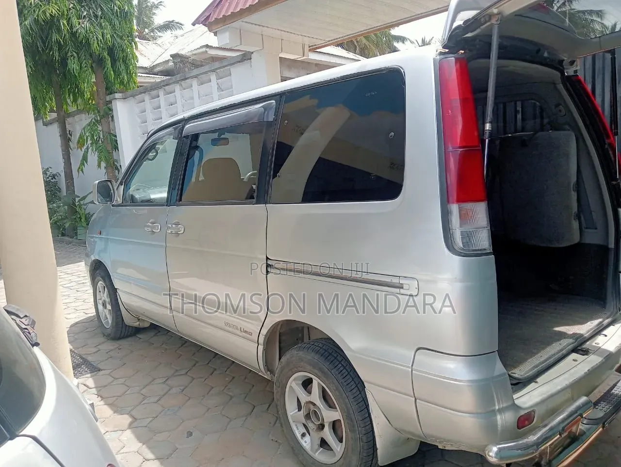 Toyota LiteAce Noah 1996 Silver