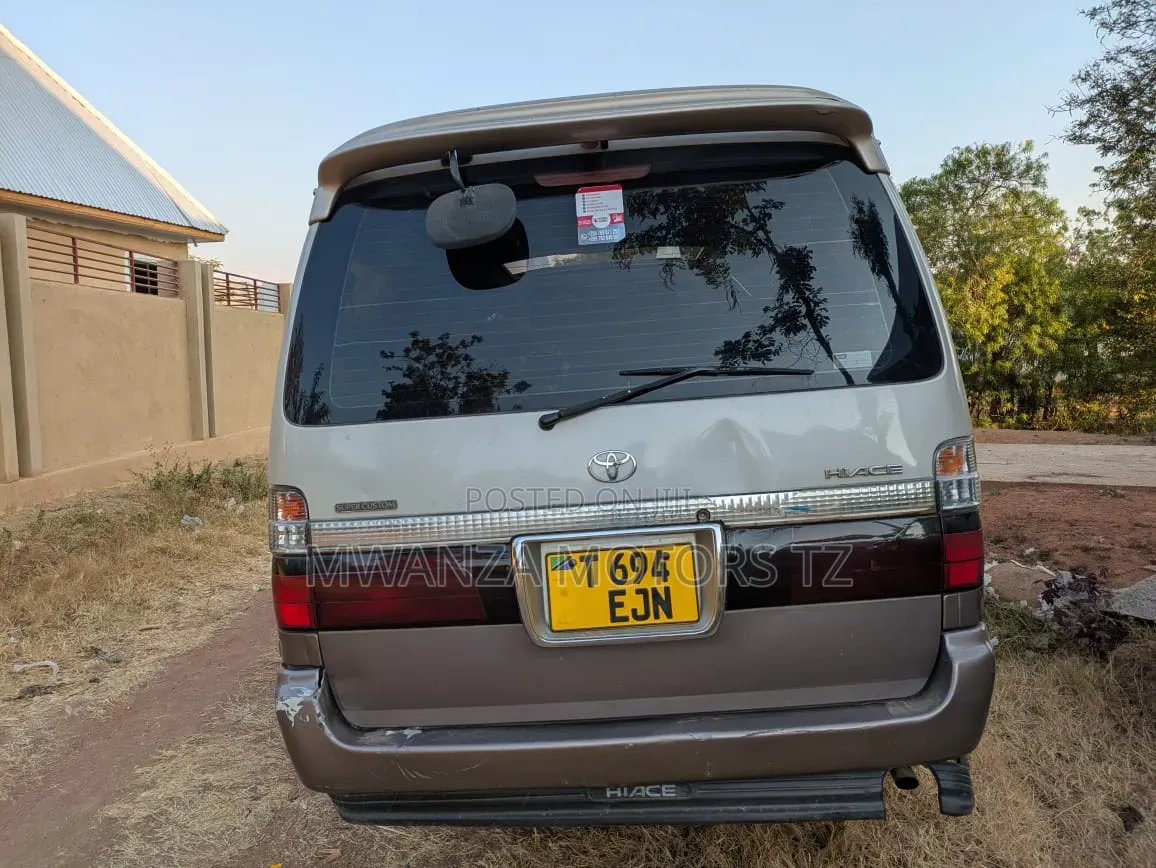 Toyota HiAce 2006 Grey