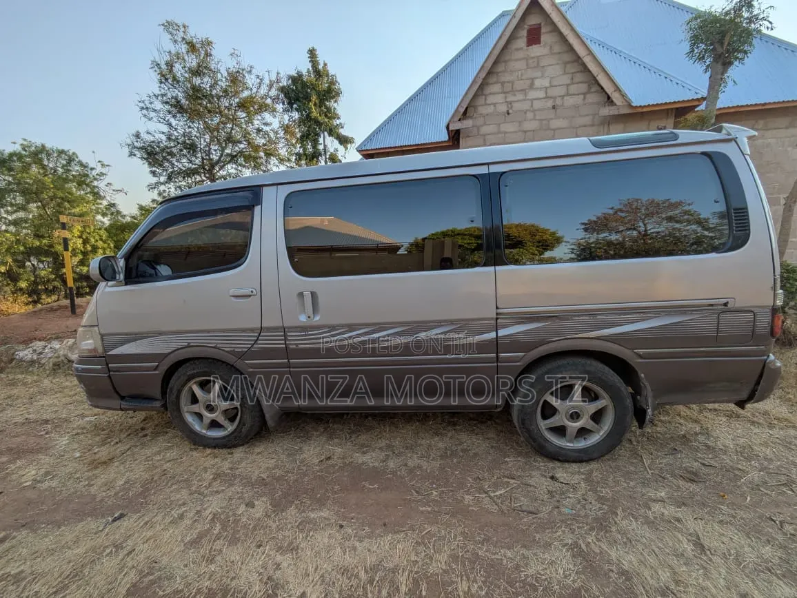 Toyota HiAce 2006 Grey