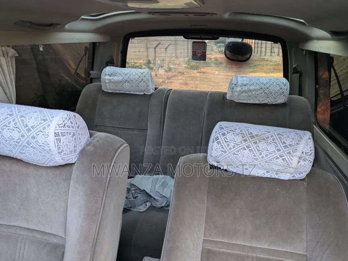 Toyota HiAce 2006 Grey