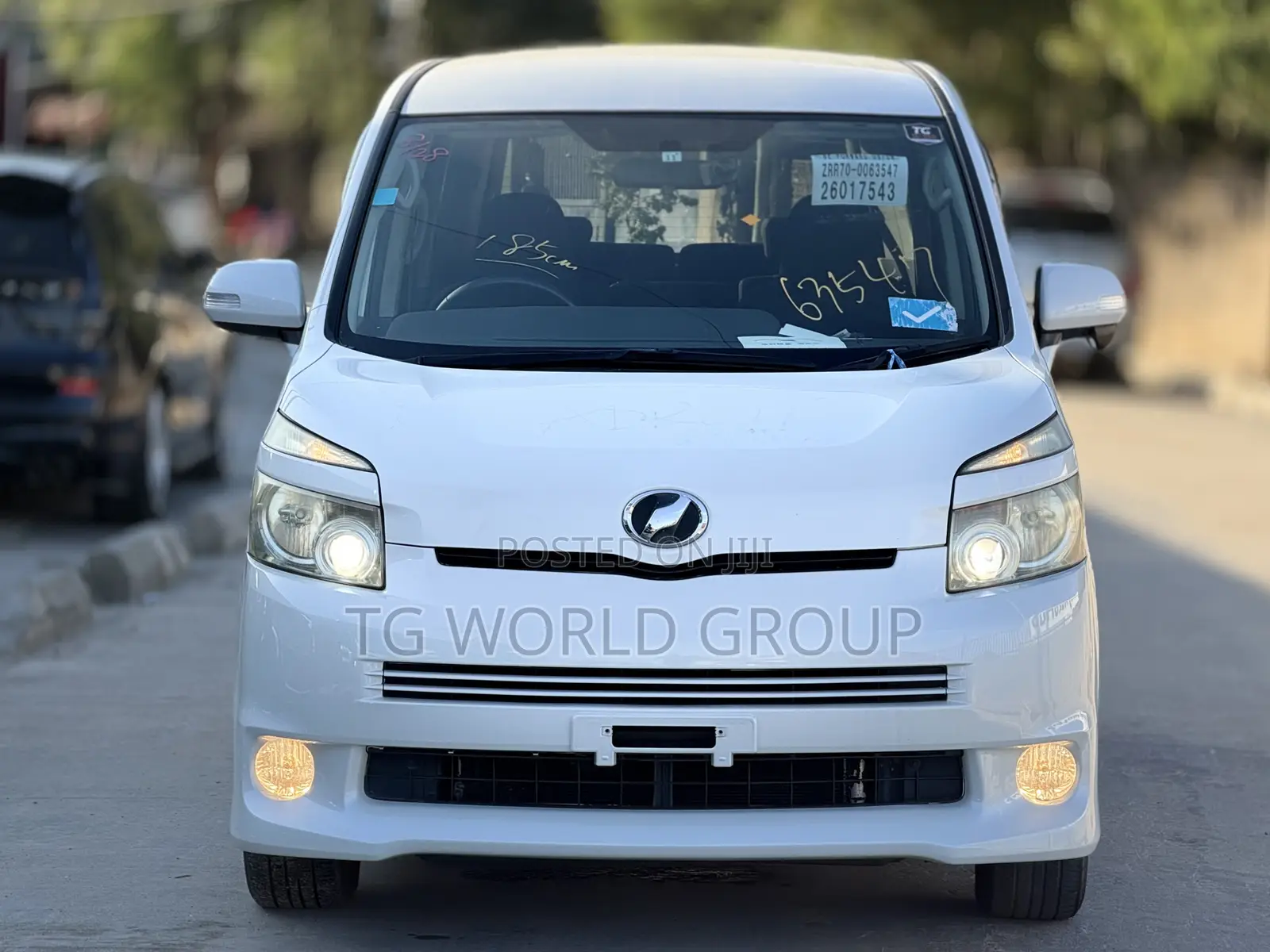Toyota Voxy Z 2WD 8-Seater 2009 White