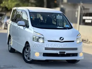 Toyota Voxy Z 2WD 8-Seater 2009 White