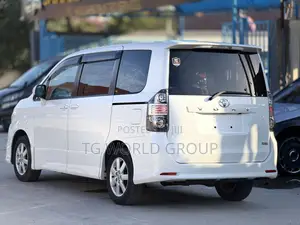 Toyota Voxy Z 2WD 8-Seater 2009 White