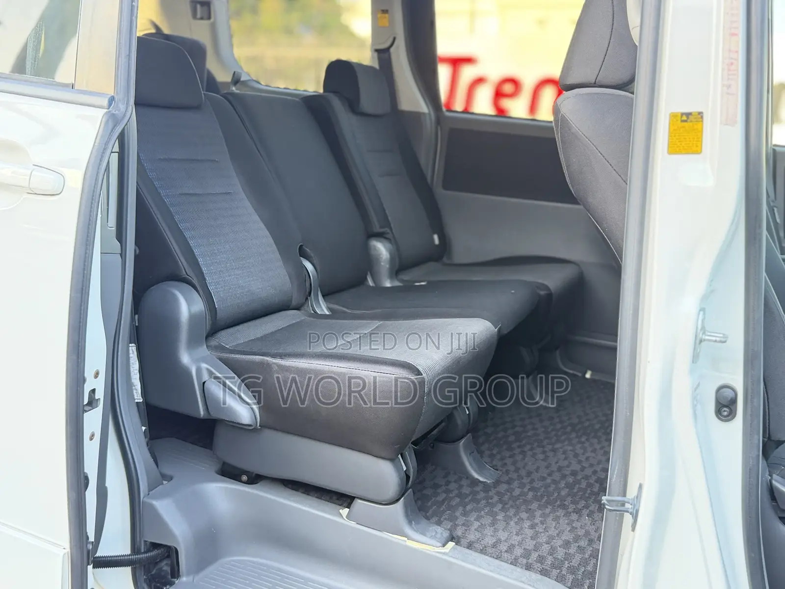 Toyota Voxy Z 2WD 8-Seater 2009 White