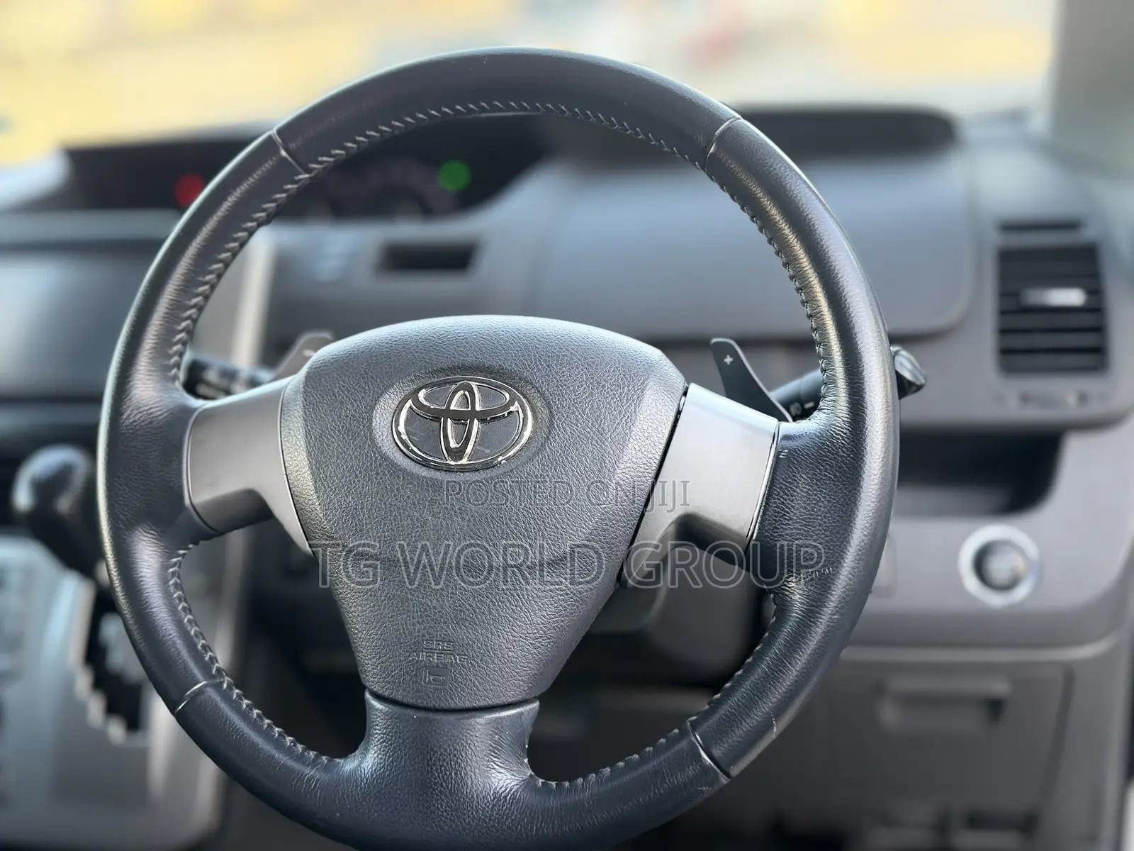 Toyota Voxy Z 2WD 8-Seater 2009 White