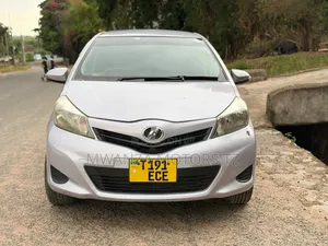 Toyota Vitz 2012 Silver