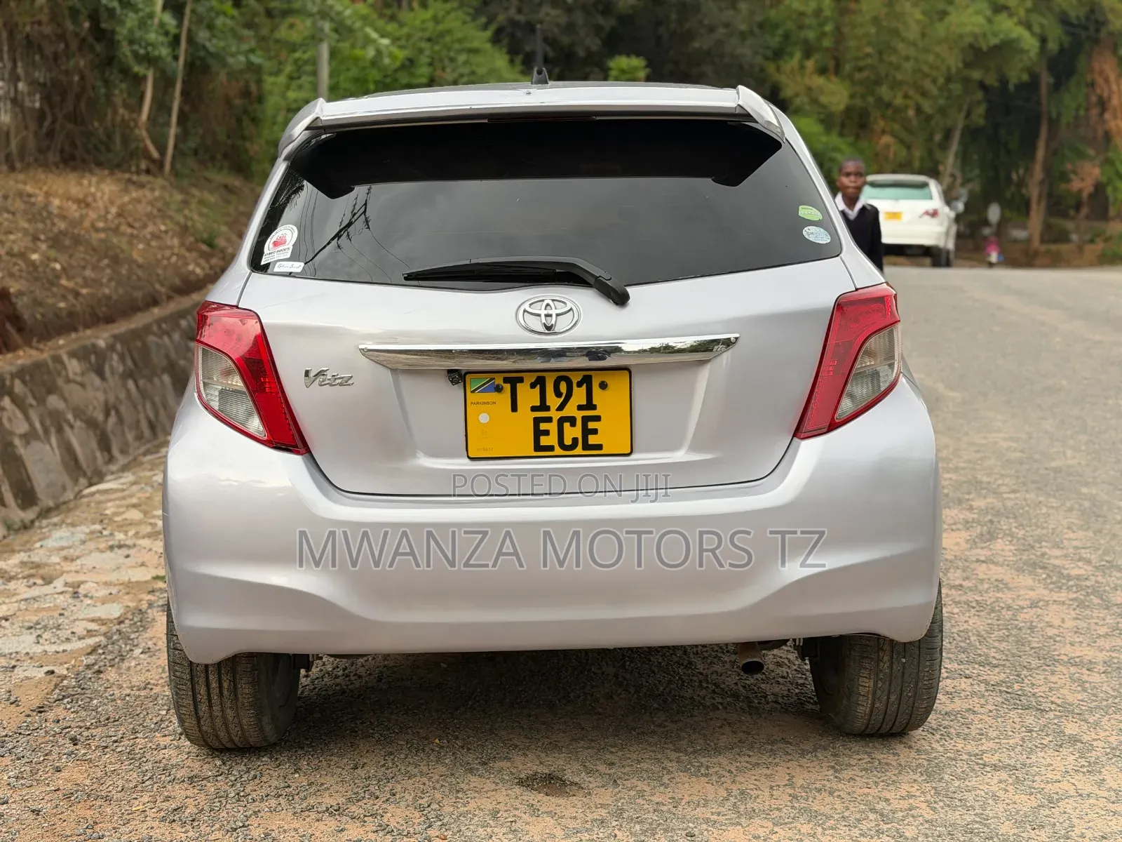 Toyota Vitz 2012 Silver