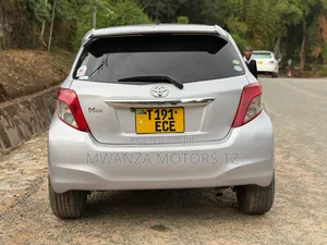 Toyota Vitz 2012 Silver