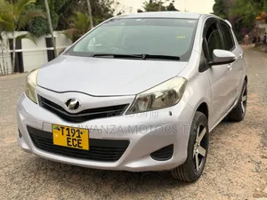 Toyota Vitz 2012 Silver