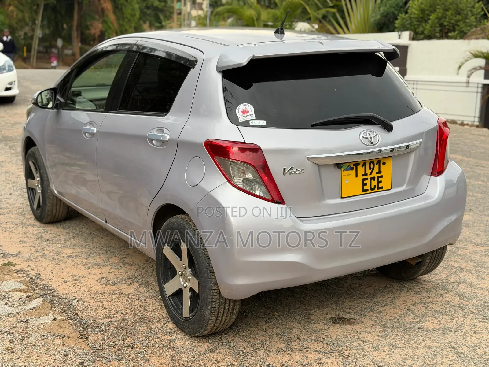 Toyota Vitz 2012 Silver