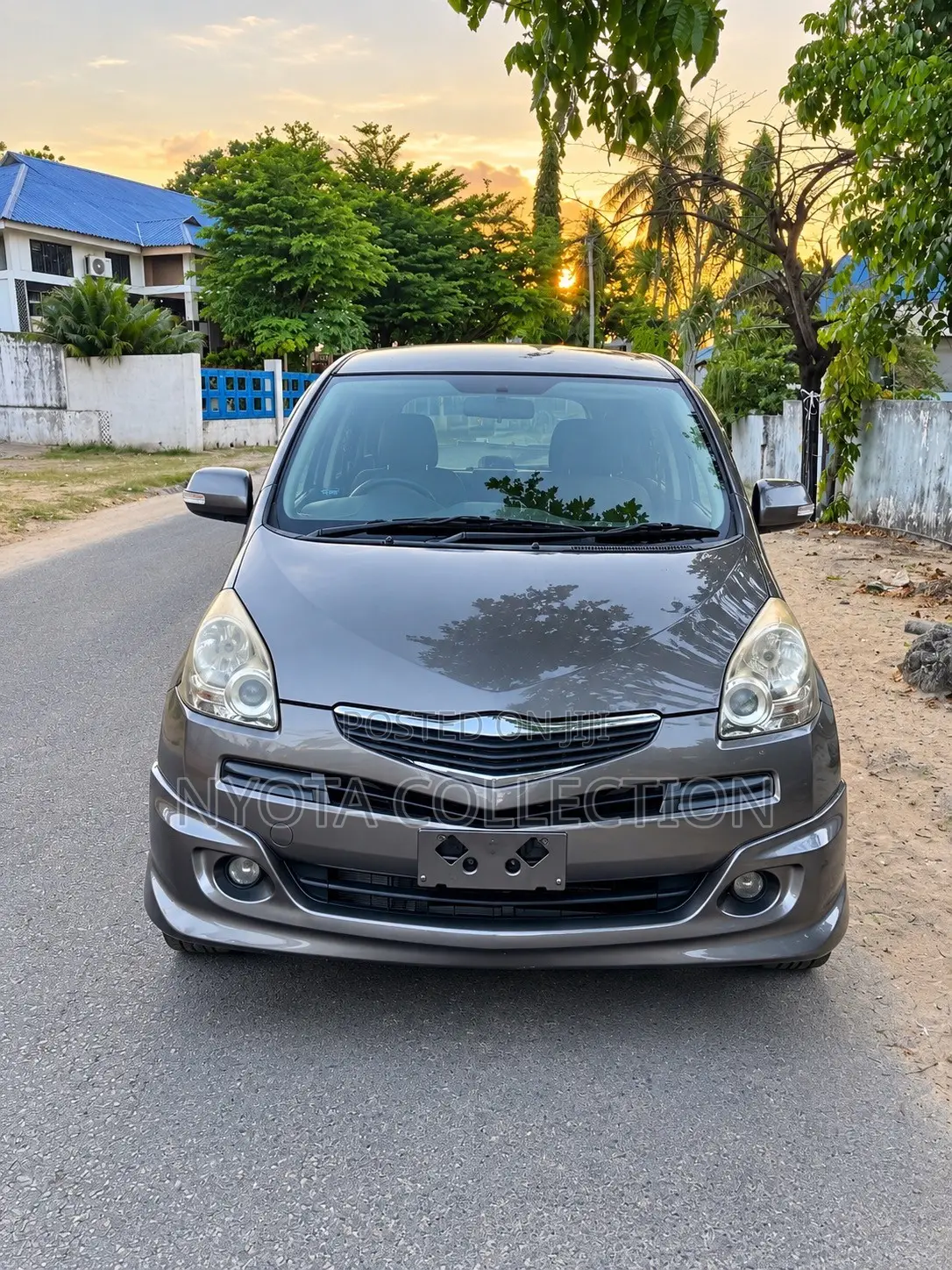 Toyota Ractis 1.5 FWD 2008 Gray