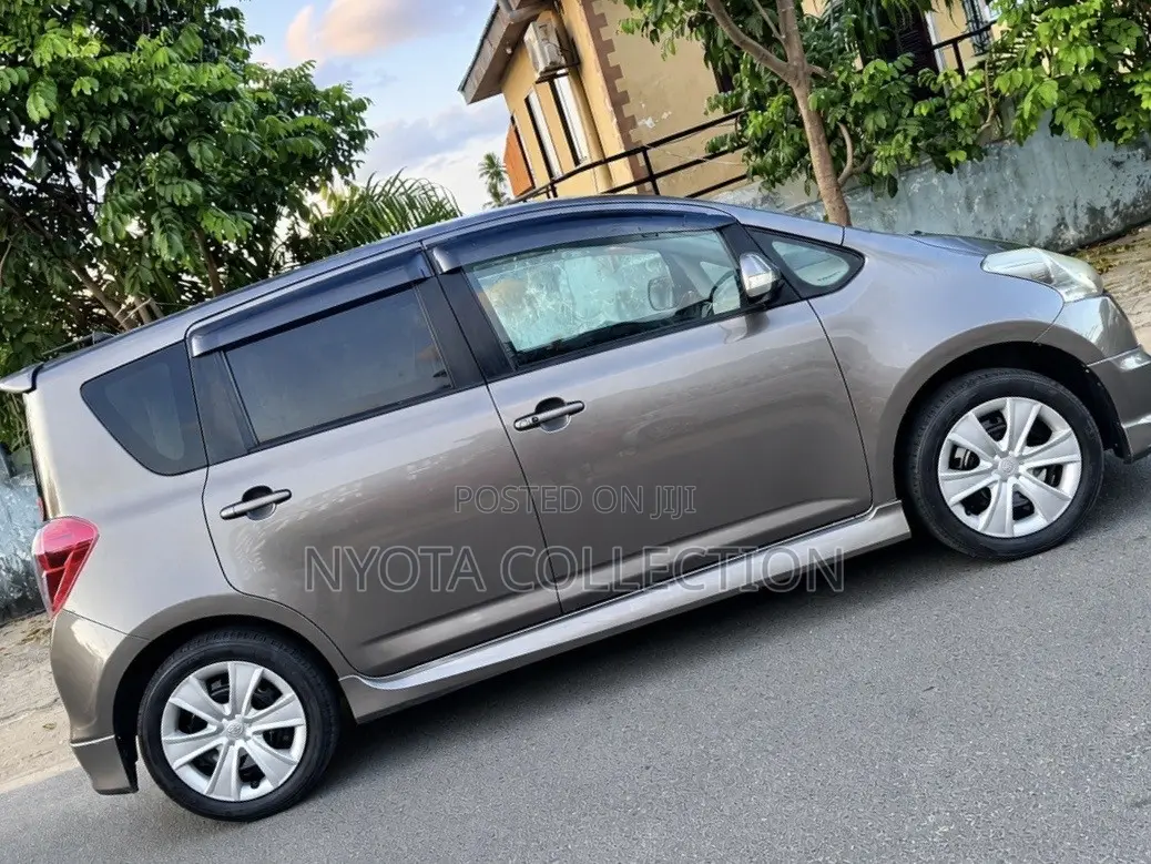 Toyota Ractis 1.5 FWD 2008 Gray