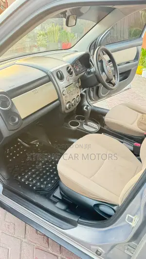 Mazda Verisa 2009 Silver