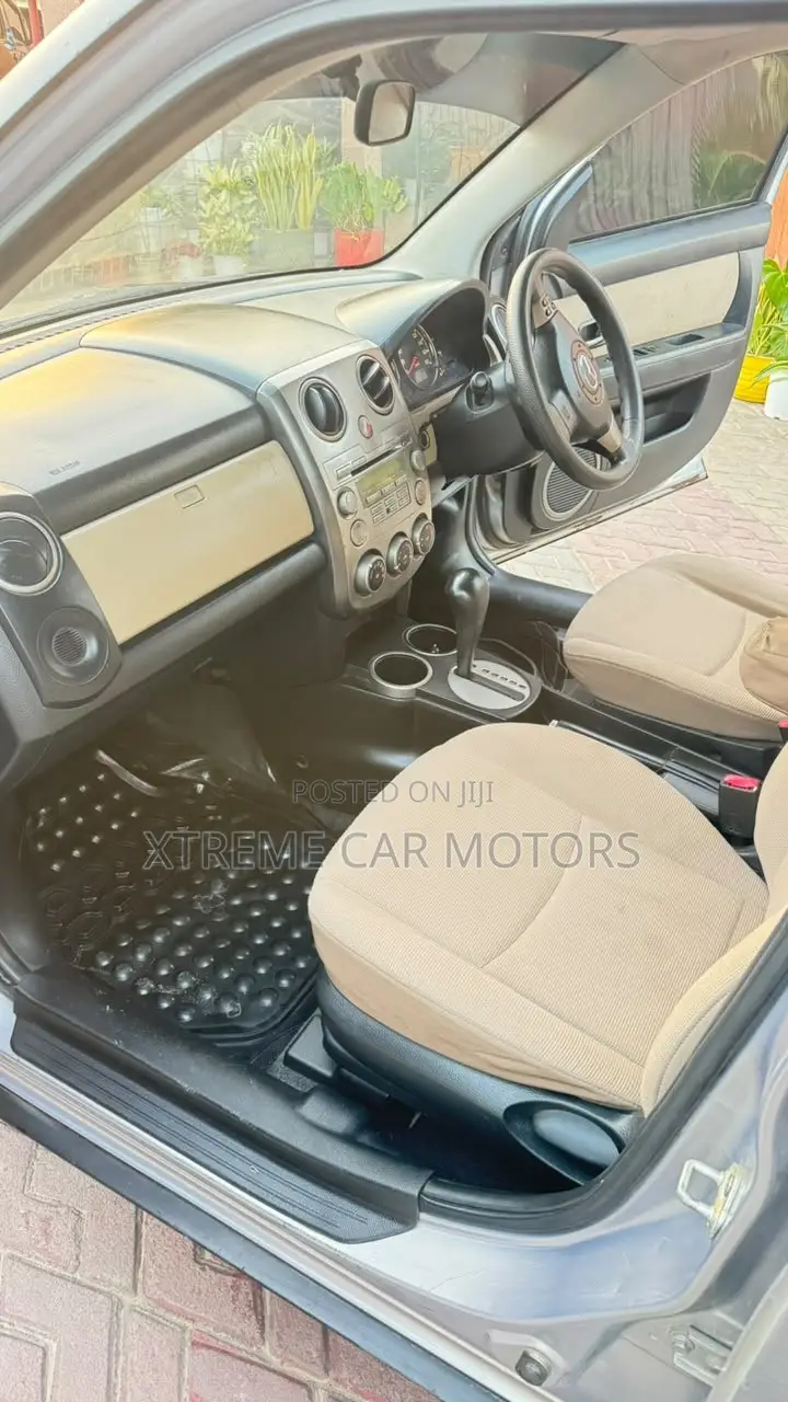 Mazda Verisa 2009 Silver
