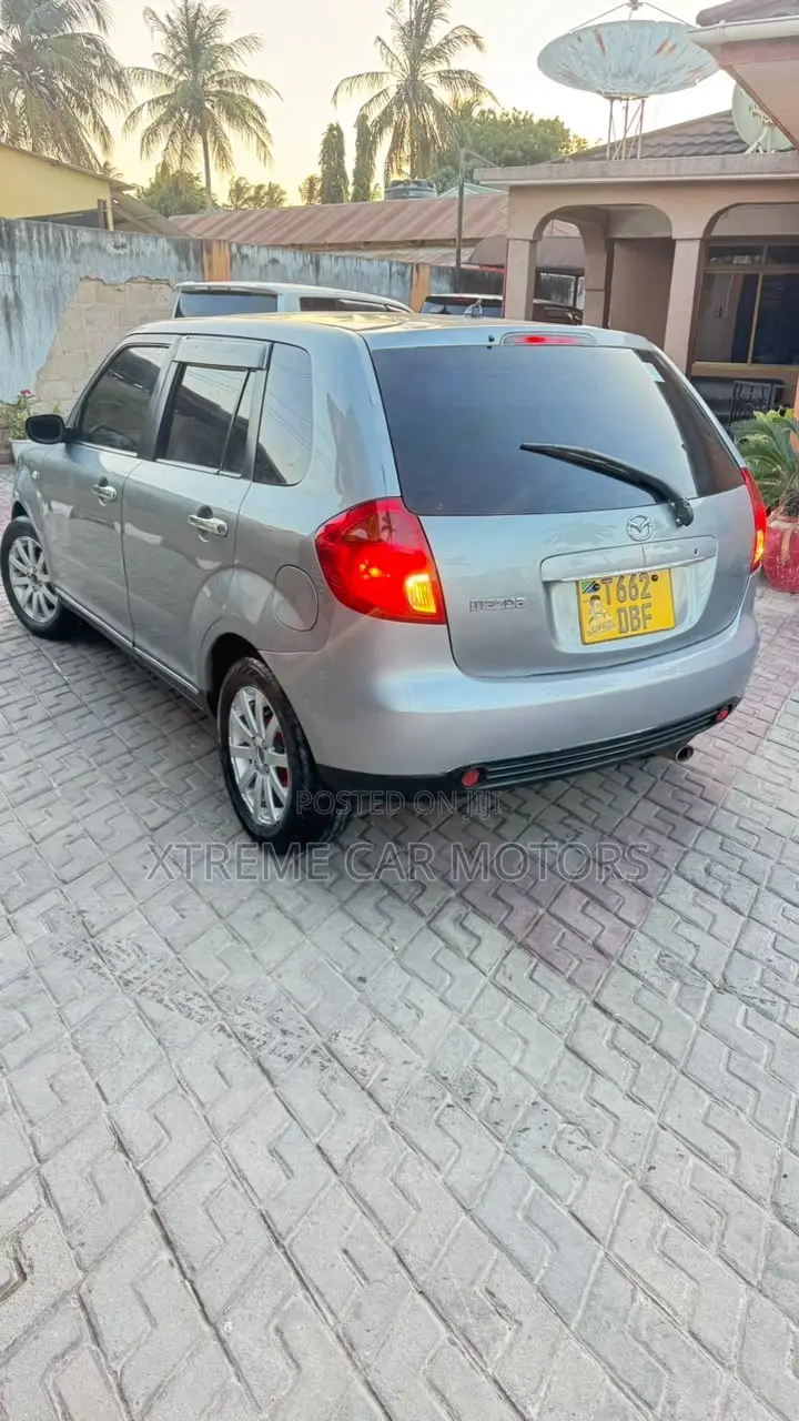 Mazda Verisa 2009 Silver