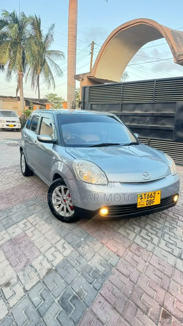 Mazda Verisa 2009 Silver