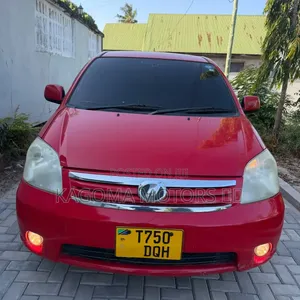 Toyota Raum 2004 Red