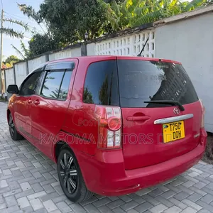 Toyota Raum 2004 Red