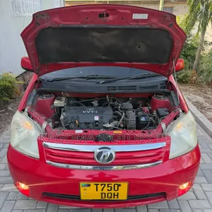 Toyota Raum 2004 Red