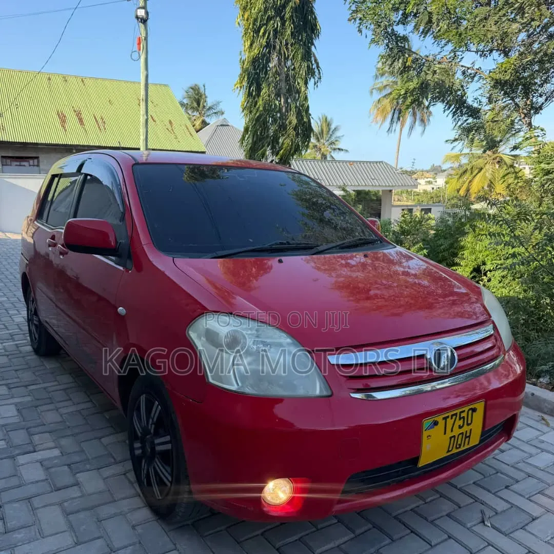 Toyota Raum 2004 Red
