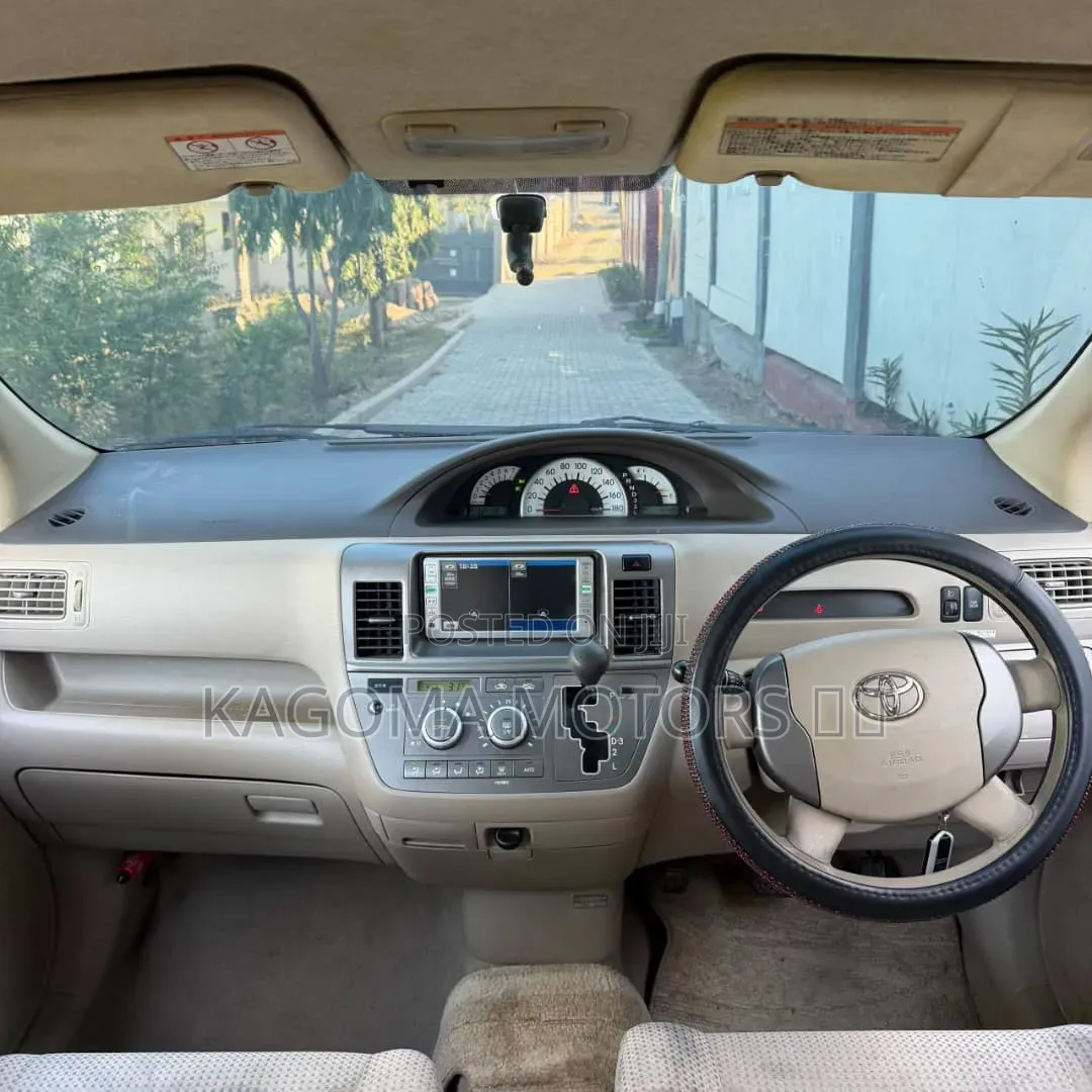 Toyota Raum 2004 Red