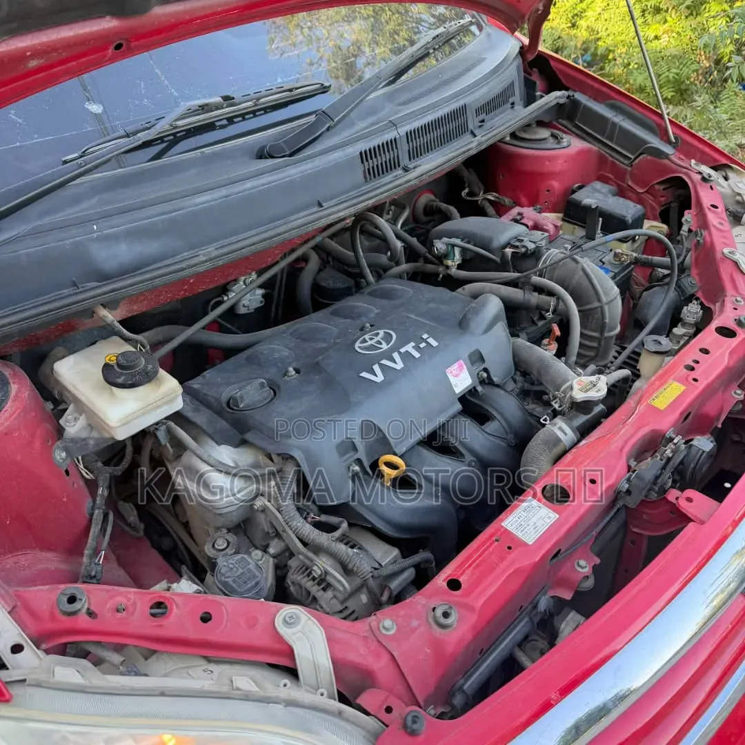 Toyota Raum 2004 Red