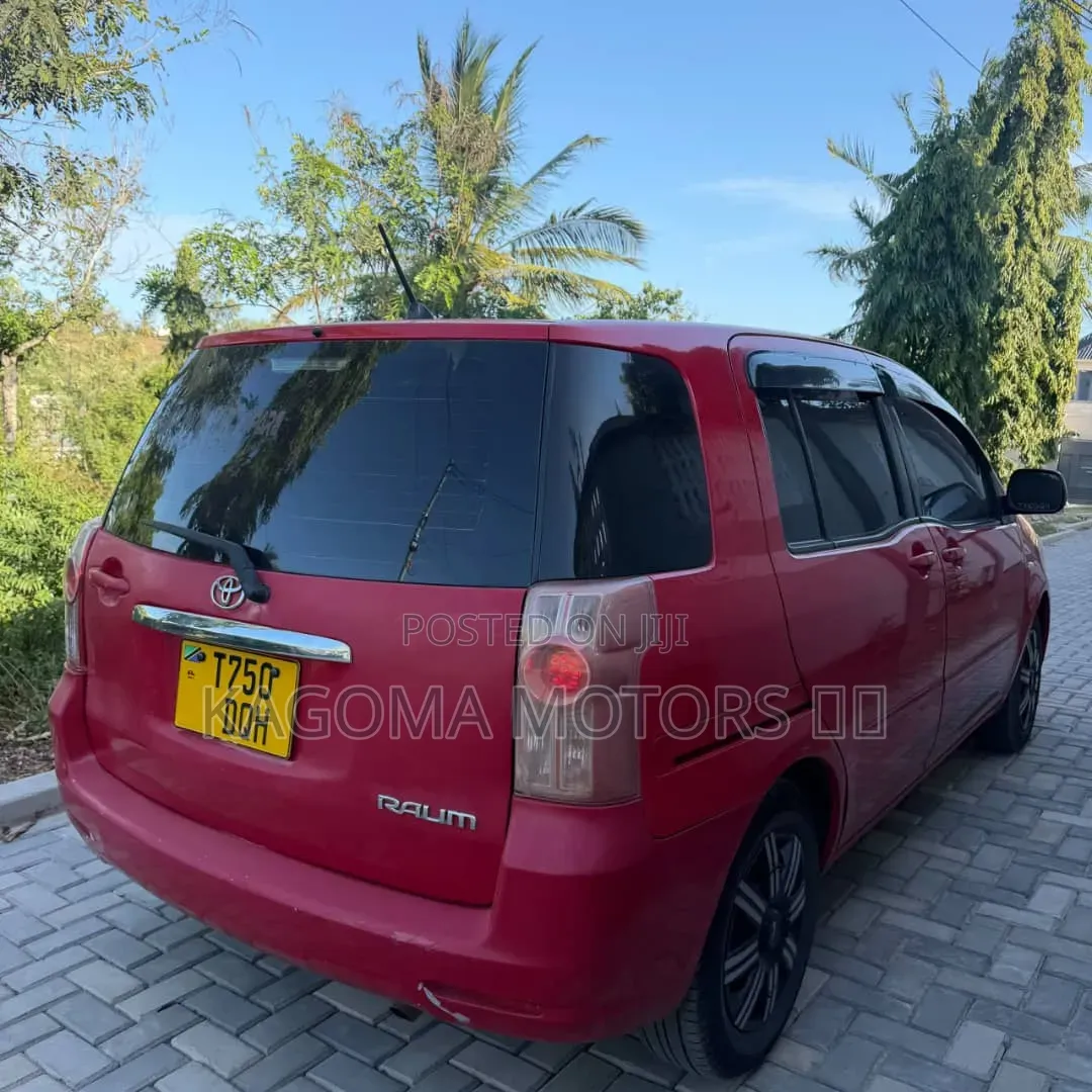 Toyota Raum 2004 Red