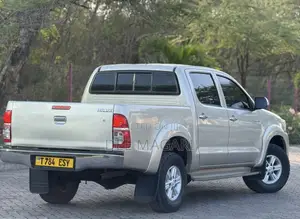Toyota Hilux 2012 Silver