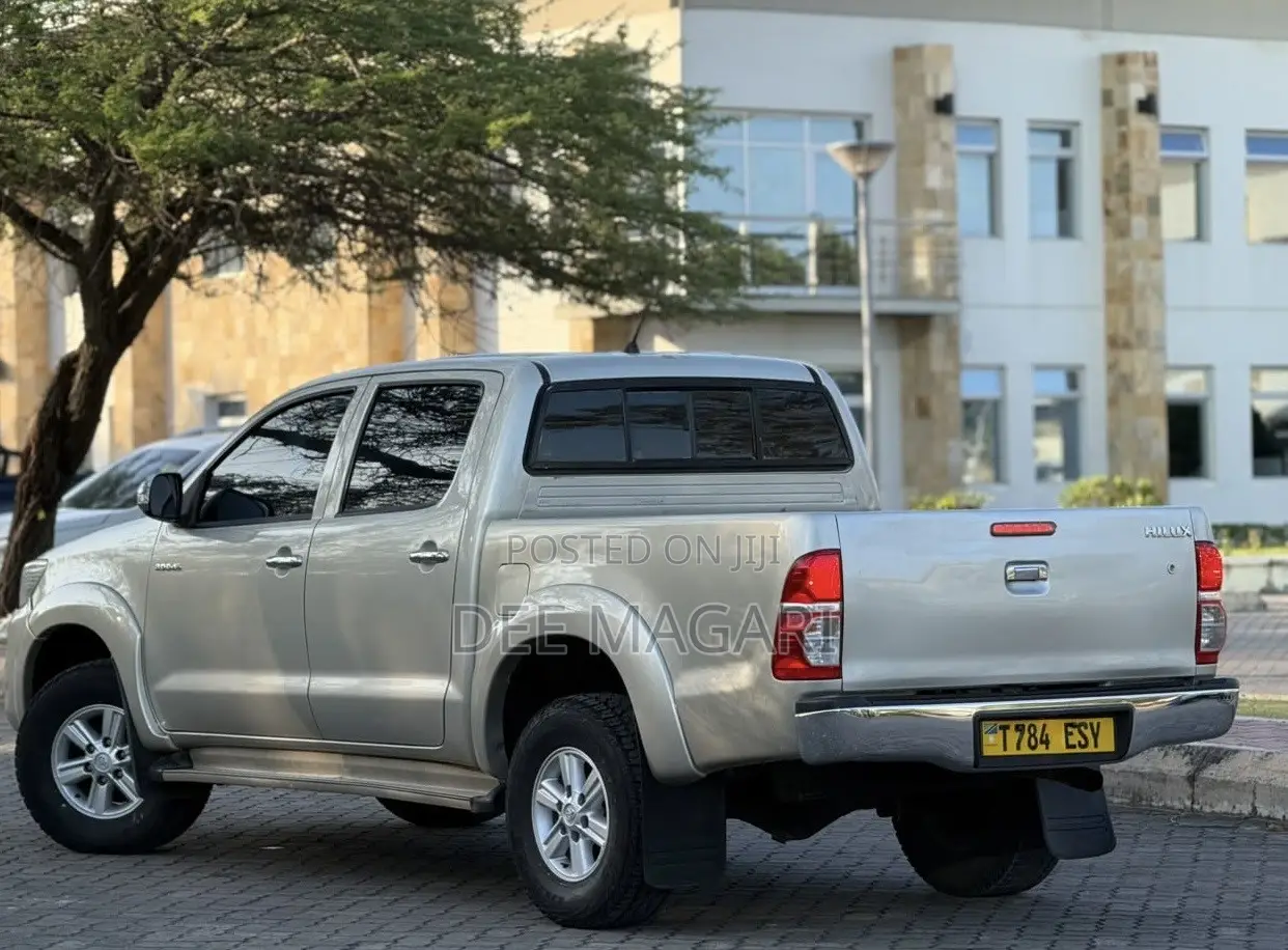 Toyota Hilux 2012 Silver