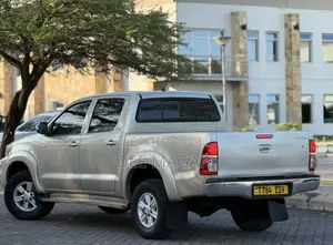 Toyota Hilux 2012 Silver