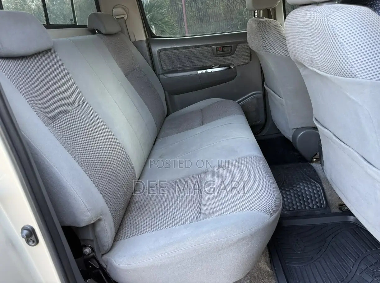 Toyota Hilux 2012 Silver