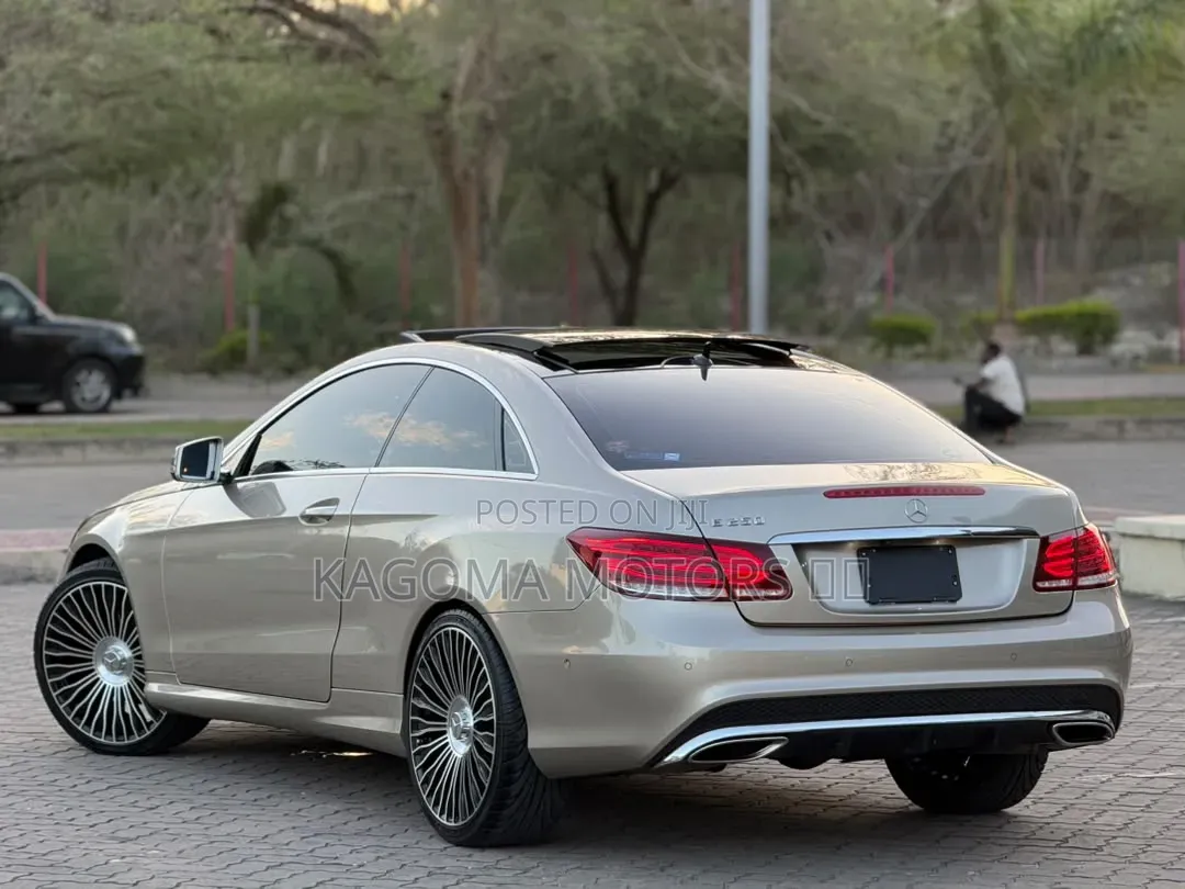 Mercedes-Benz E200 2015 Gold
