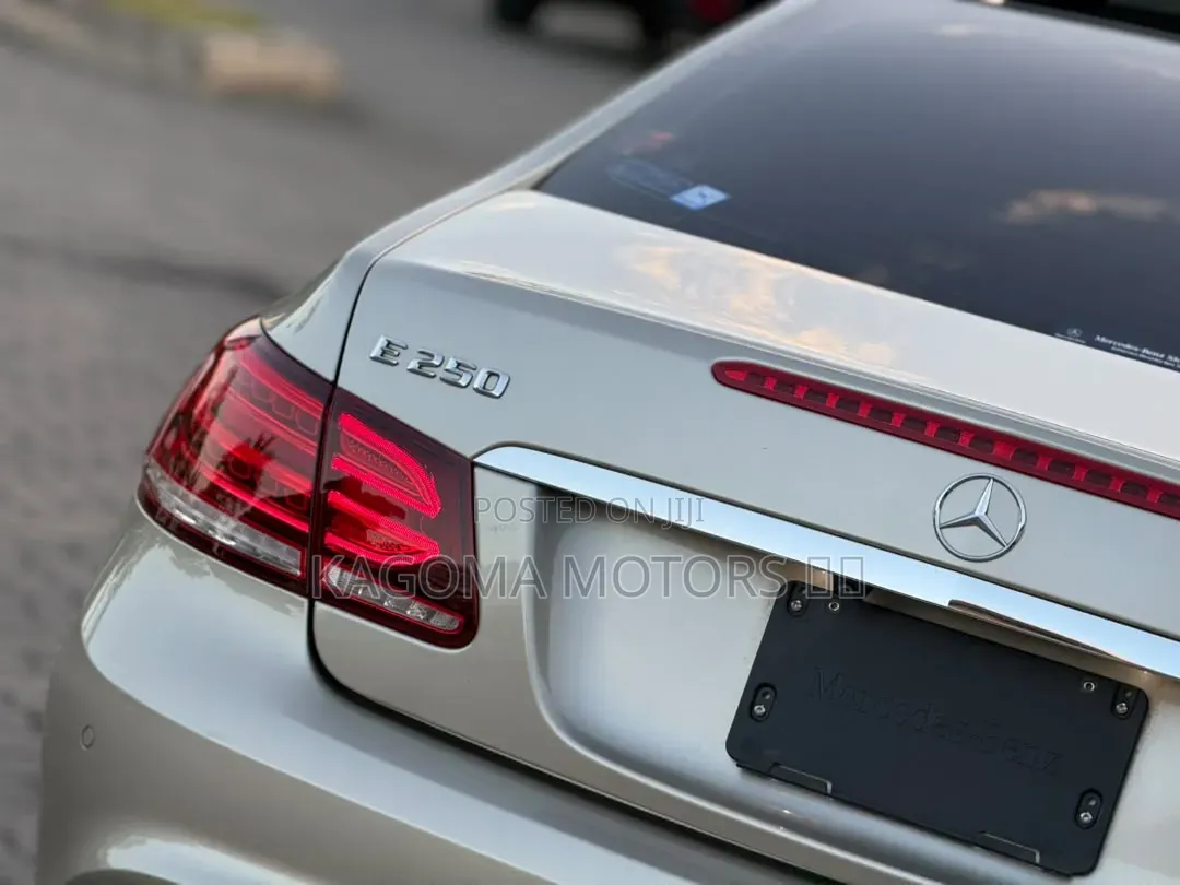 Mercedes-Benz E200 2015 Gold