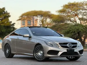 Mercedes-Benz E200 2015 Gold