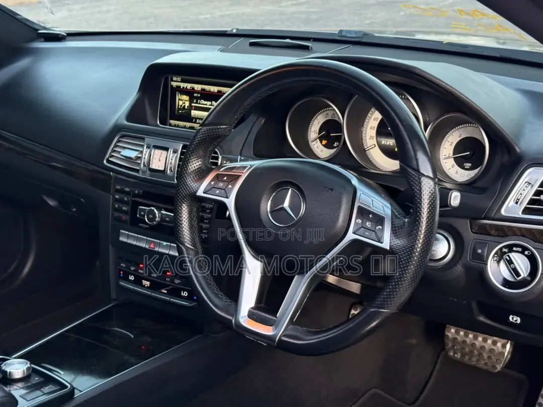 Mercedes-Benz E200 2015 Gold