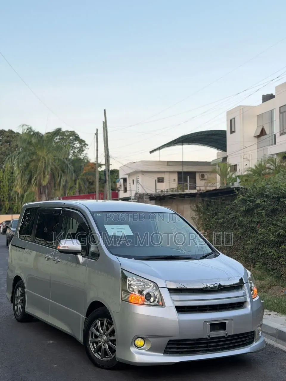 Toyota Noah 2009 Silver