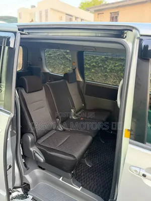Toyota Noah 2009 Silver